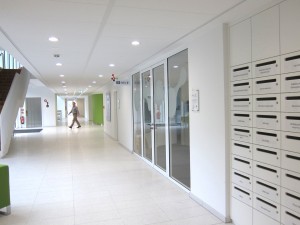 InnovationsCentrum Osnabrück Eingangsbereich mit Briefkästen.